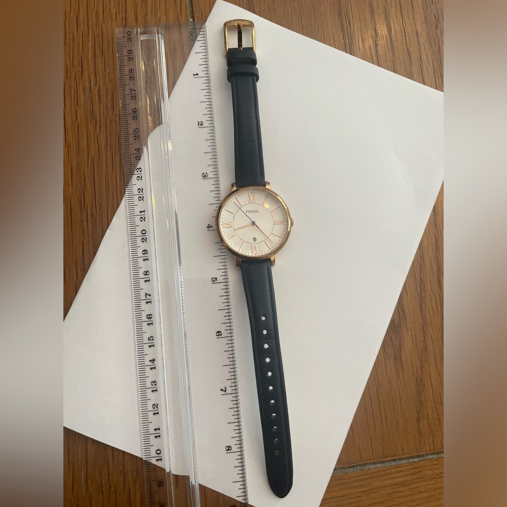 Women’s rose gold fossil watch